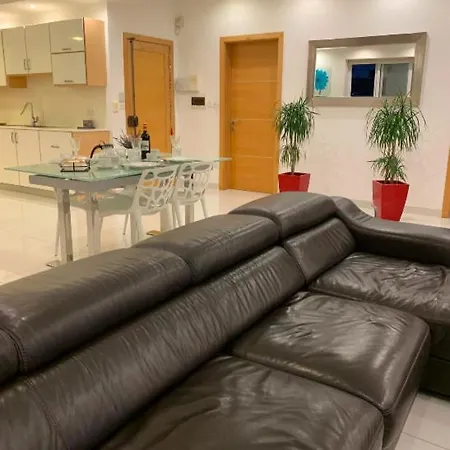 Apartment Crescent A10 *