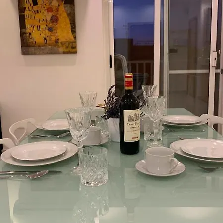 Apartment Crescent A10 *