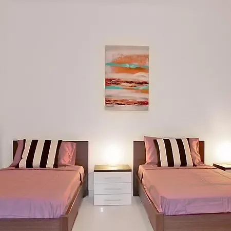Apartment Crescent A10 *
