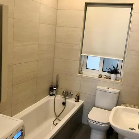 Apartment Crescent A10 *