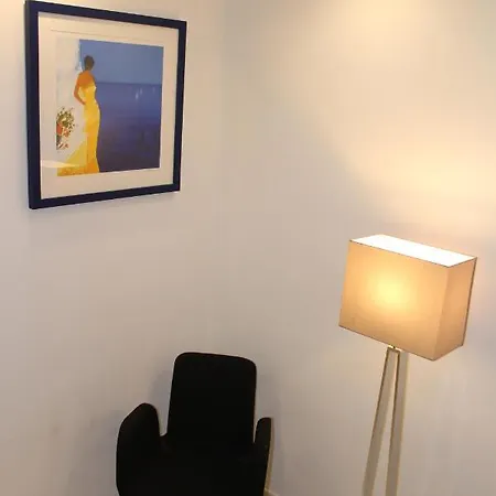 Crescent A10 Apartment