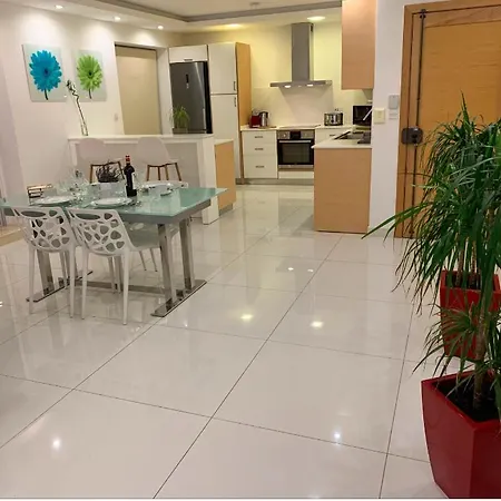 Apartment Crescent A10 *