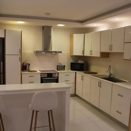 Crescent A10 Apartment